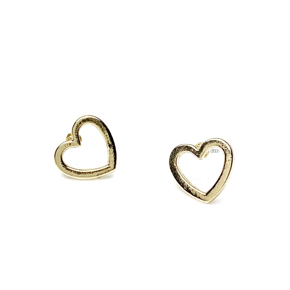 New without tags! Gold heart stud earrings